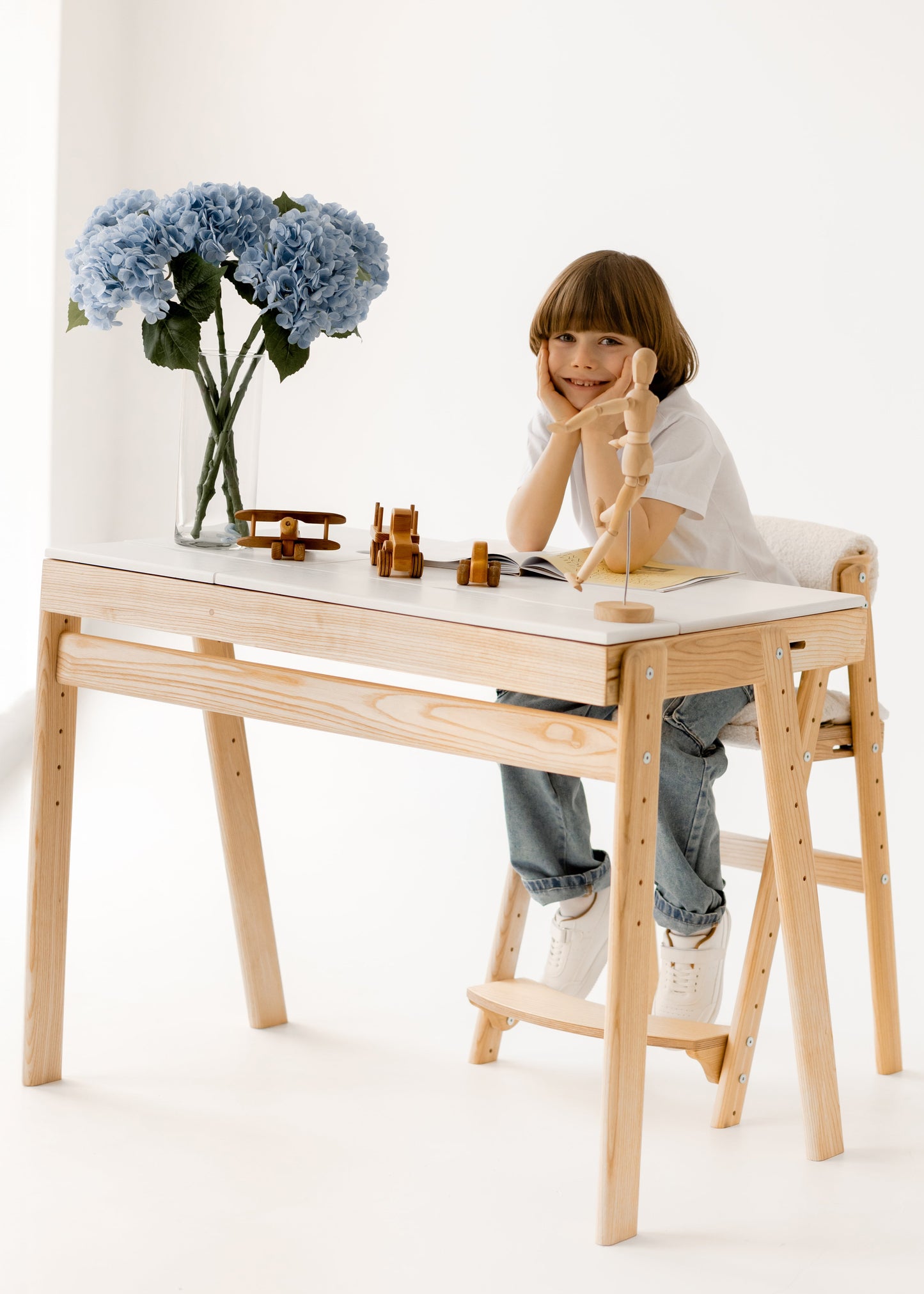 Growing wooden chair for kids